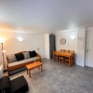 Vars, Spacieux Renove 4 Couchages Dans Appartement